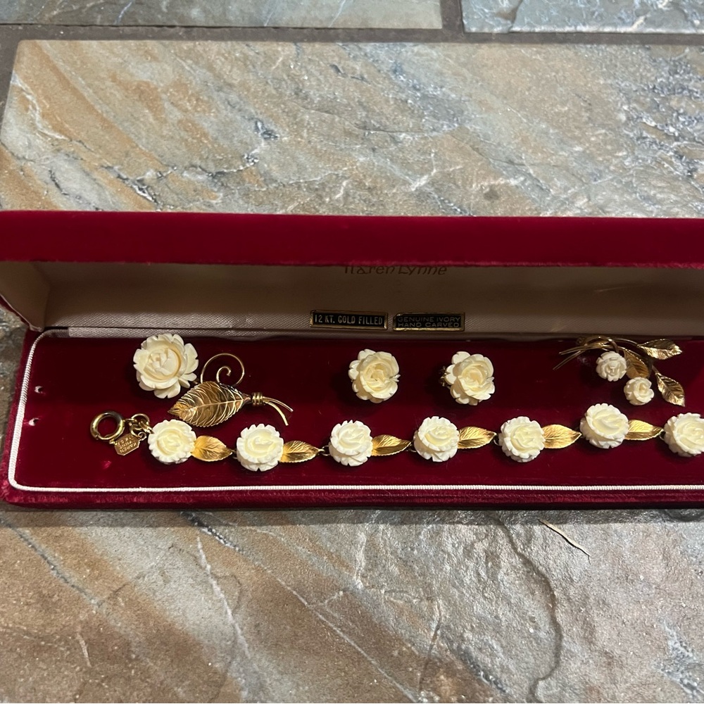 Gold and Cream Floral Jewelry Set